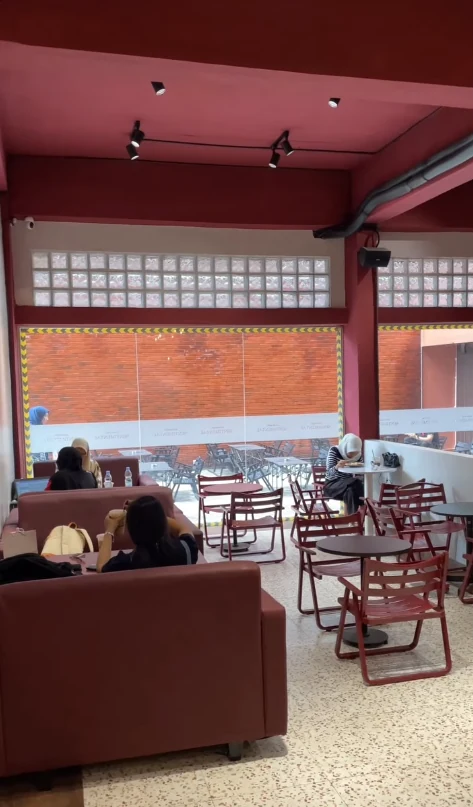 Area duduk comfy Kedai Kopi Sentimental