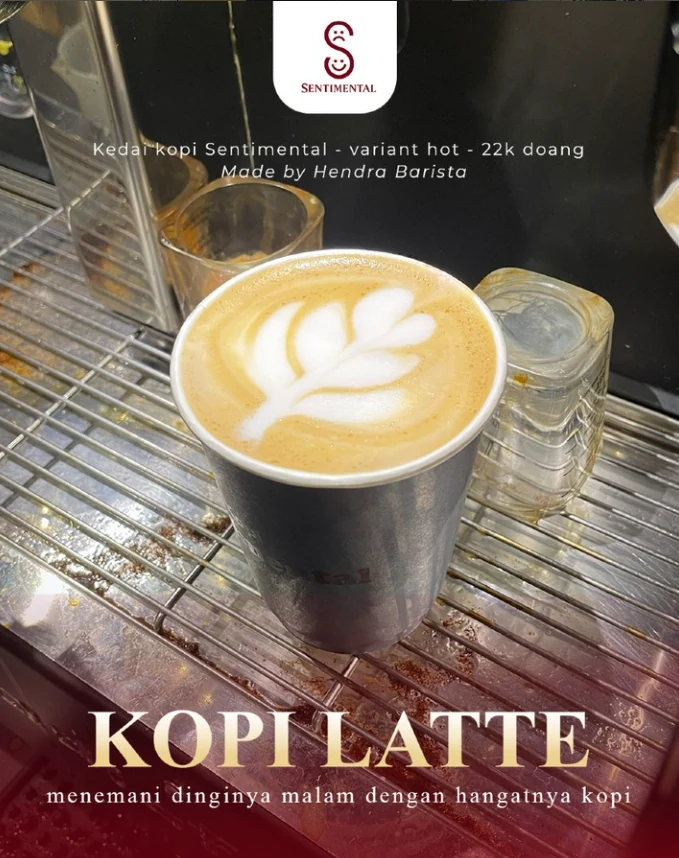 Latte hangat Kedai Kopi Sentimental